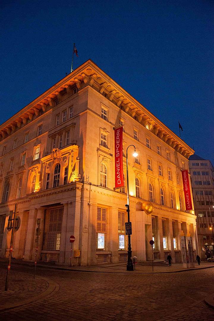 Bank Austria Kunstforum Vienna muestra a Daniel Spoerri