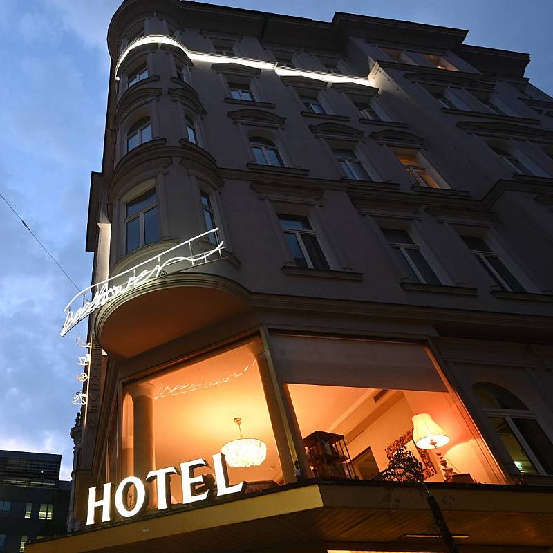 L'Hôtel: Photo de nuit du Beethoven