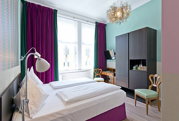 Mitarbeiter/innen gesucht: Stubenfrau / Stubenbursche, Servicekraft, Assistent Front Office Manager