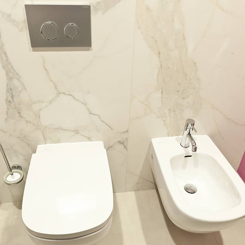 Chambres et Suites: Toilettes avec bidet - L'Archiduchesse rouge