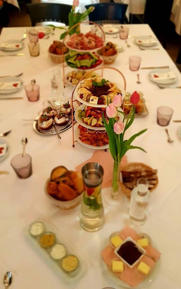 Frühstücksbuffet im Mezzanin