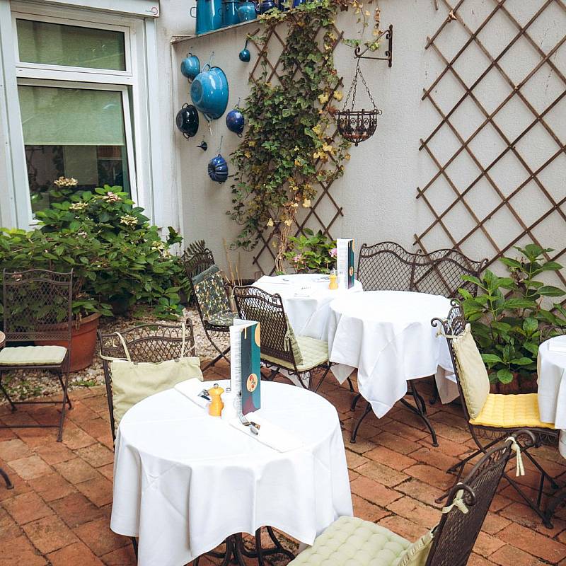 L'Hôtel: Cour intérieure