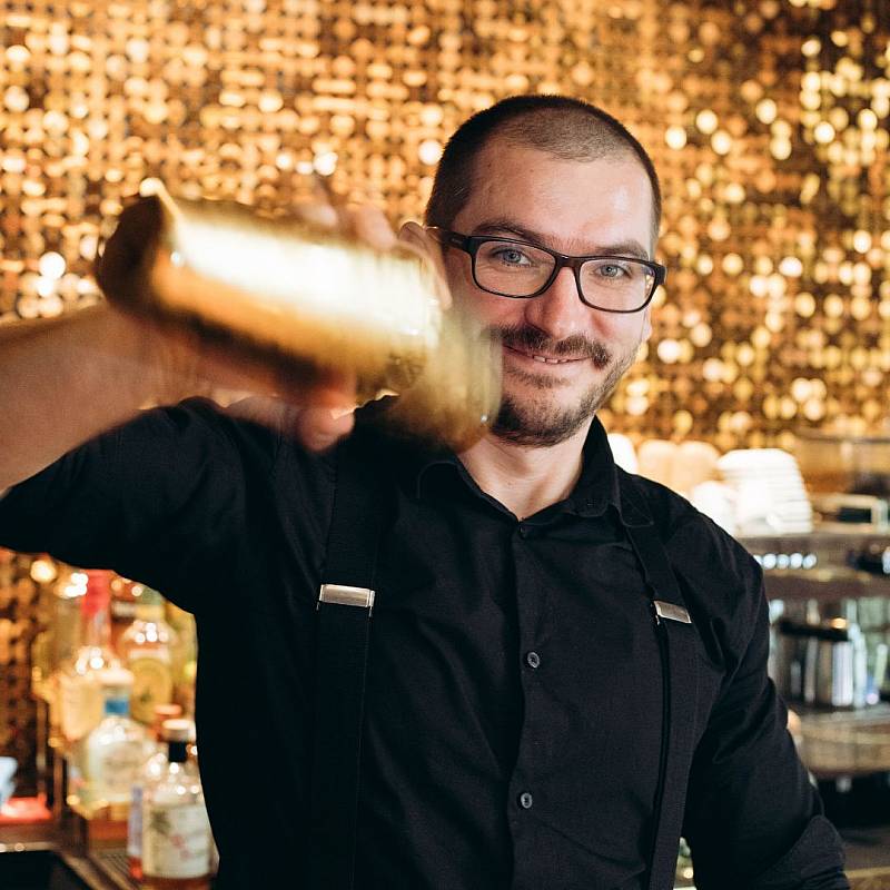 Lvdwig Bar: Chef de Bar - Karoly