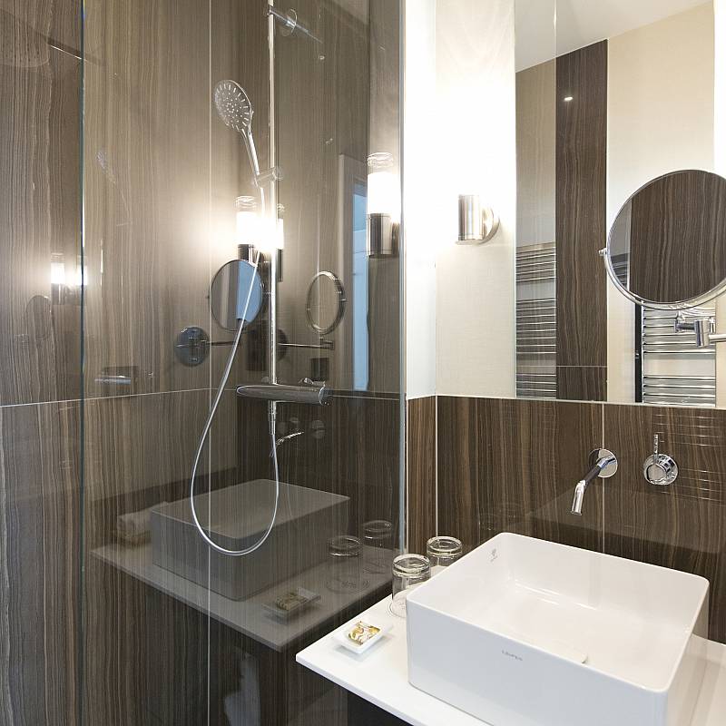 Chambres et Suites: Salle de bain avec douche