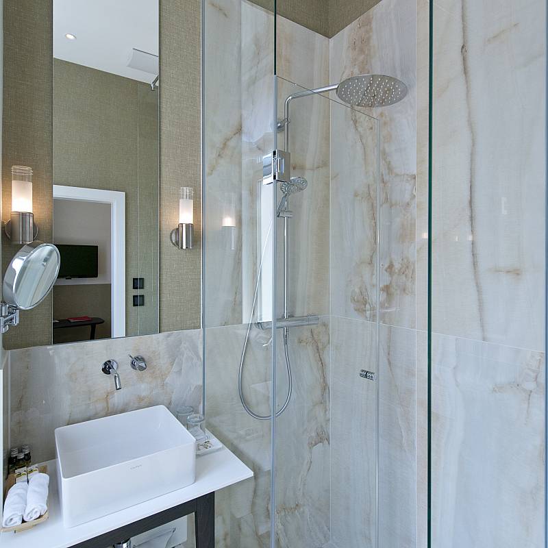 Chambres et Suites: Salle de bain avec douche